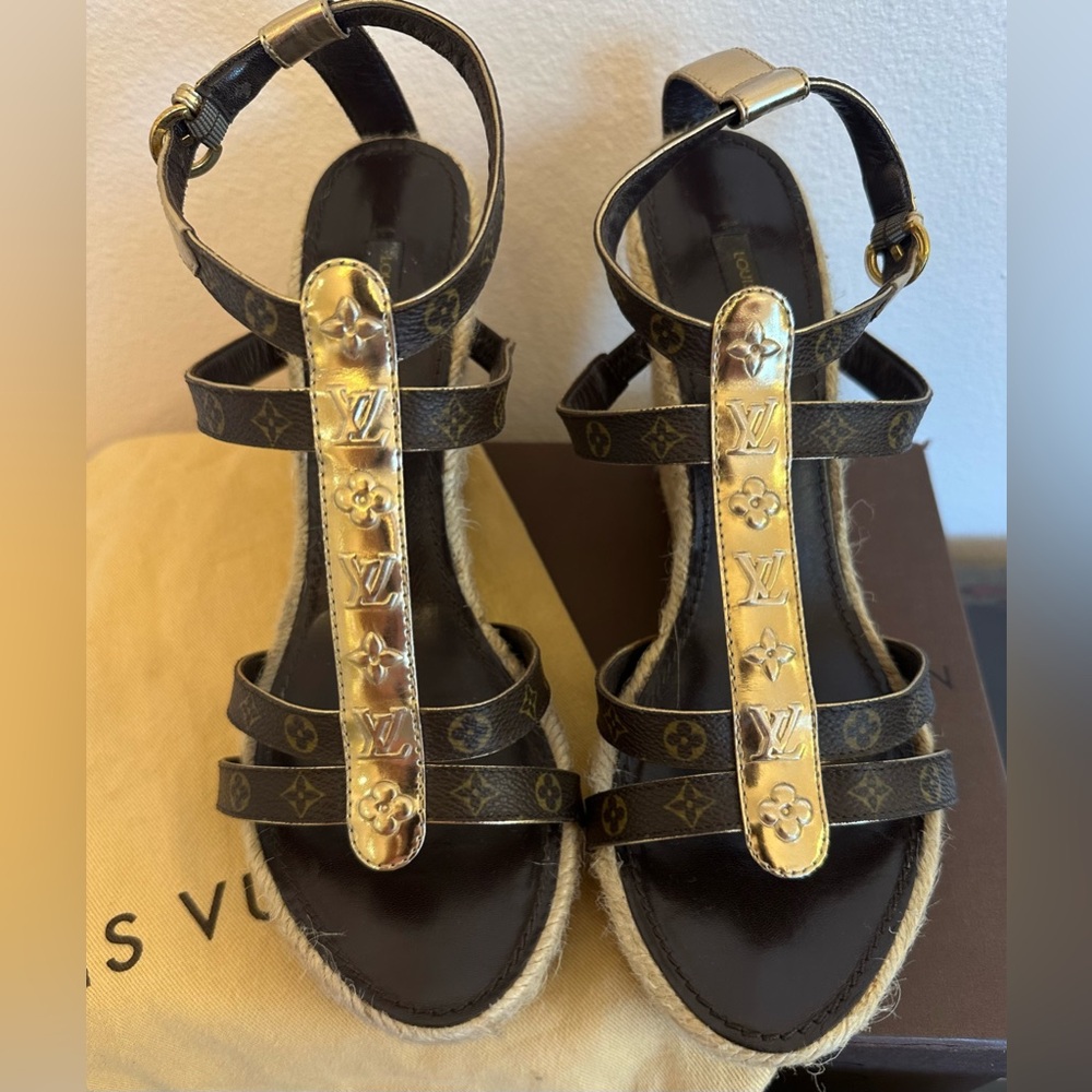 💯Authentic Louis Vuitton Wedge Sandals